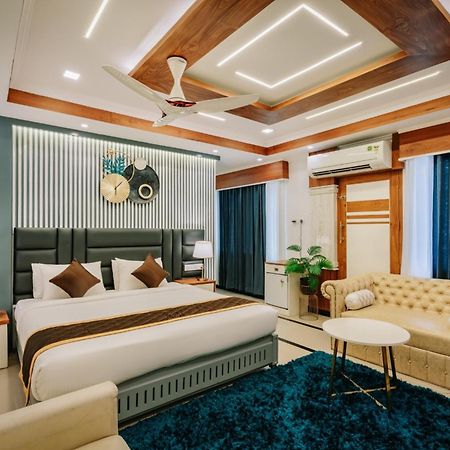 Excellency Airport Hotel Kochi Bagian luar foto