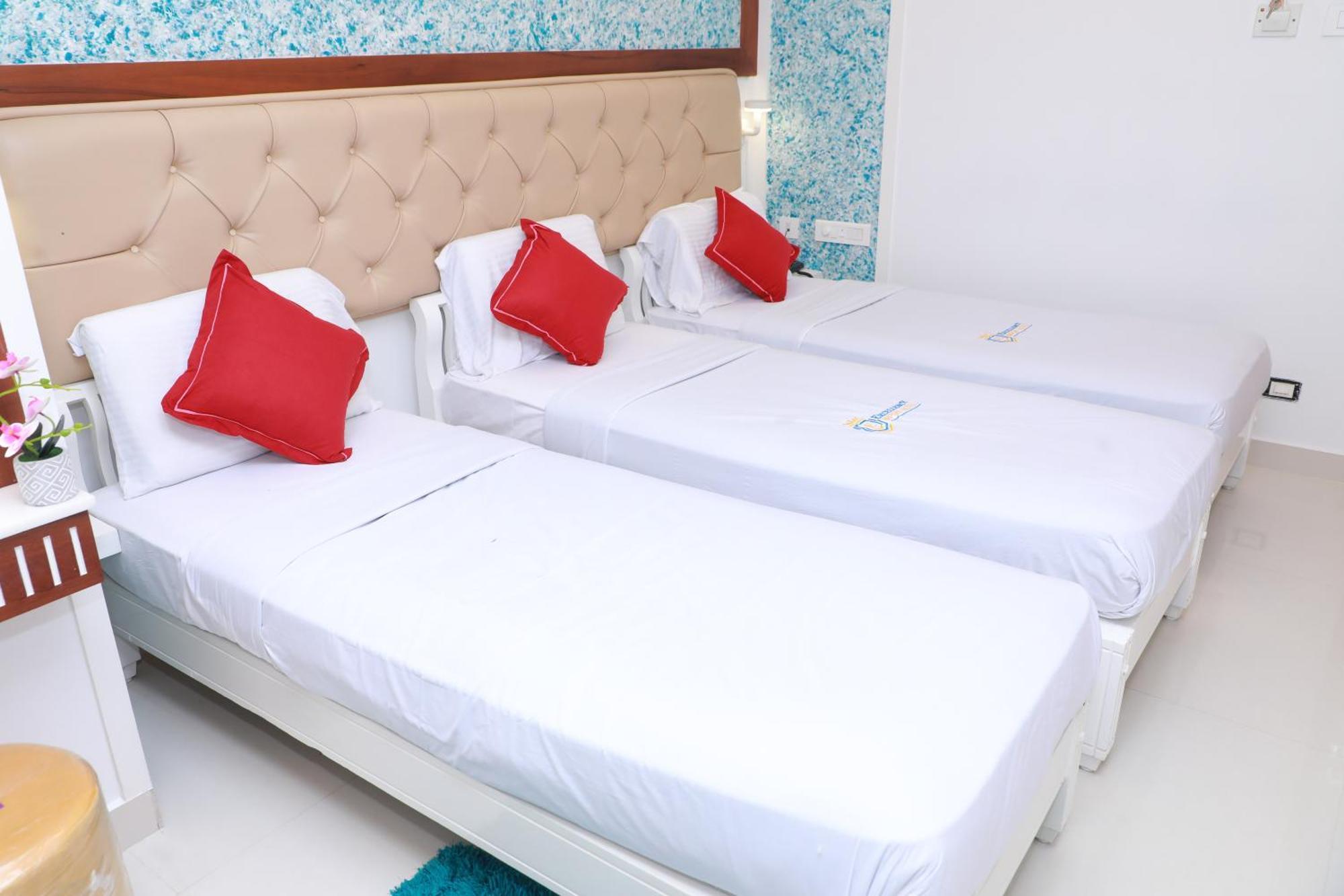 Excellency Airport Hotel Kochi Bagian luar foto