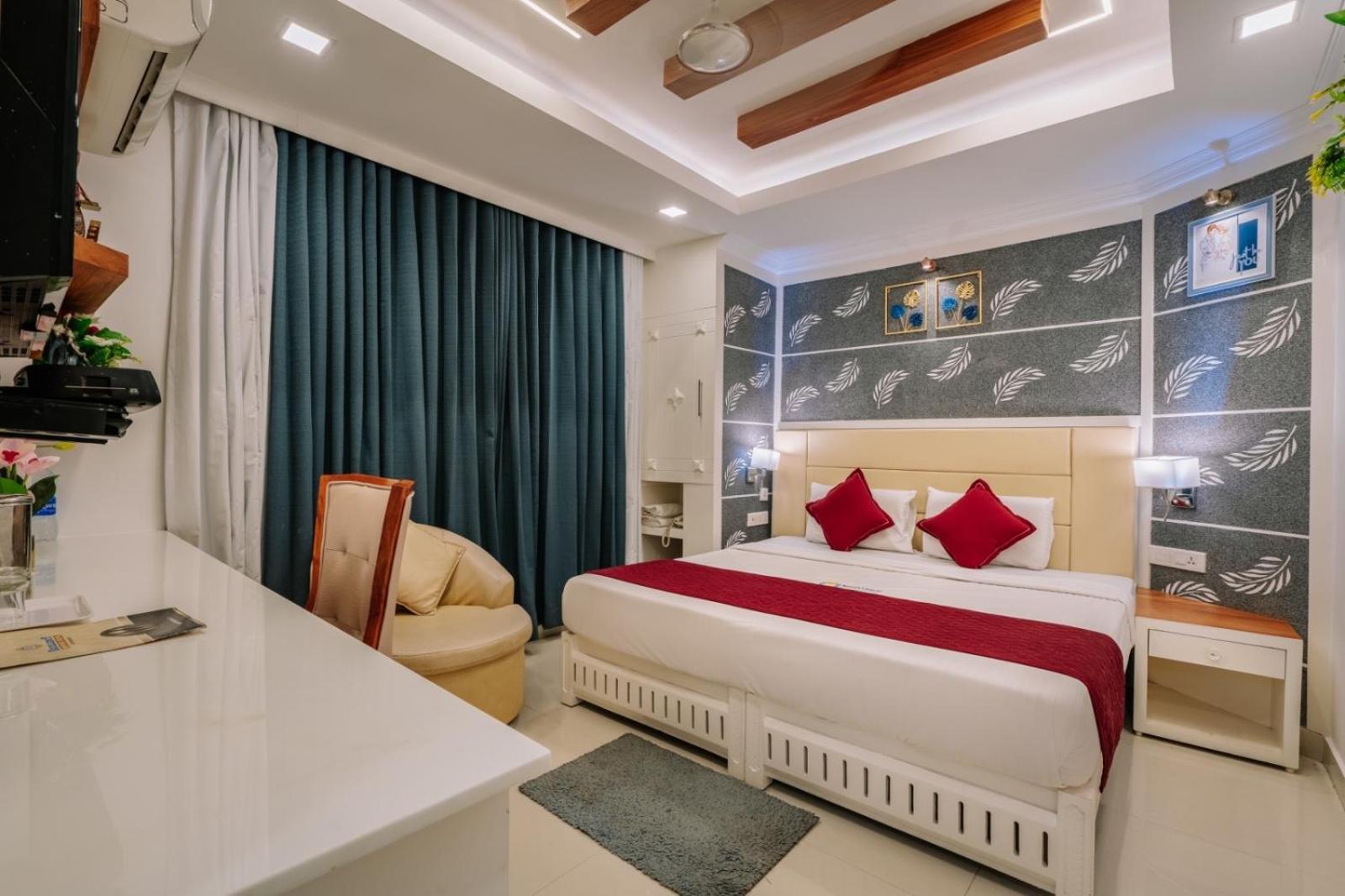 Excellency Airport Hotel Kochi Bagian luar foto