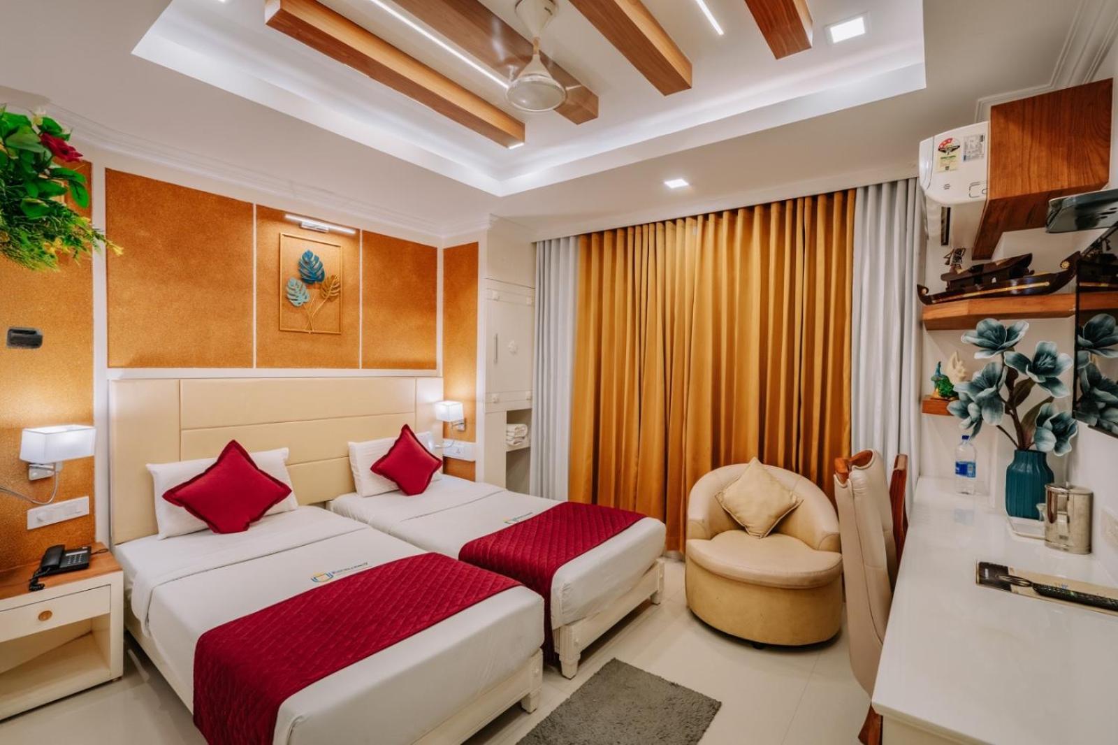Excellency Airport Hotel Kochi Bagian luar foto