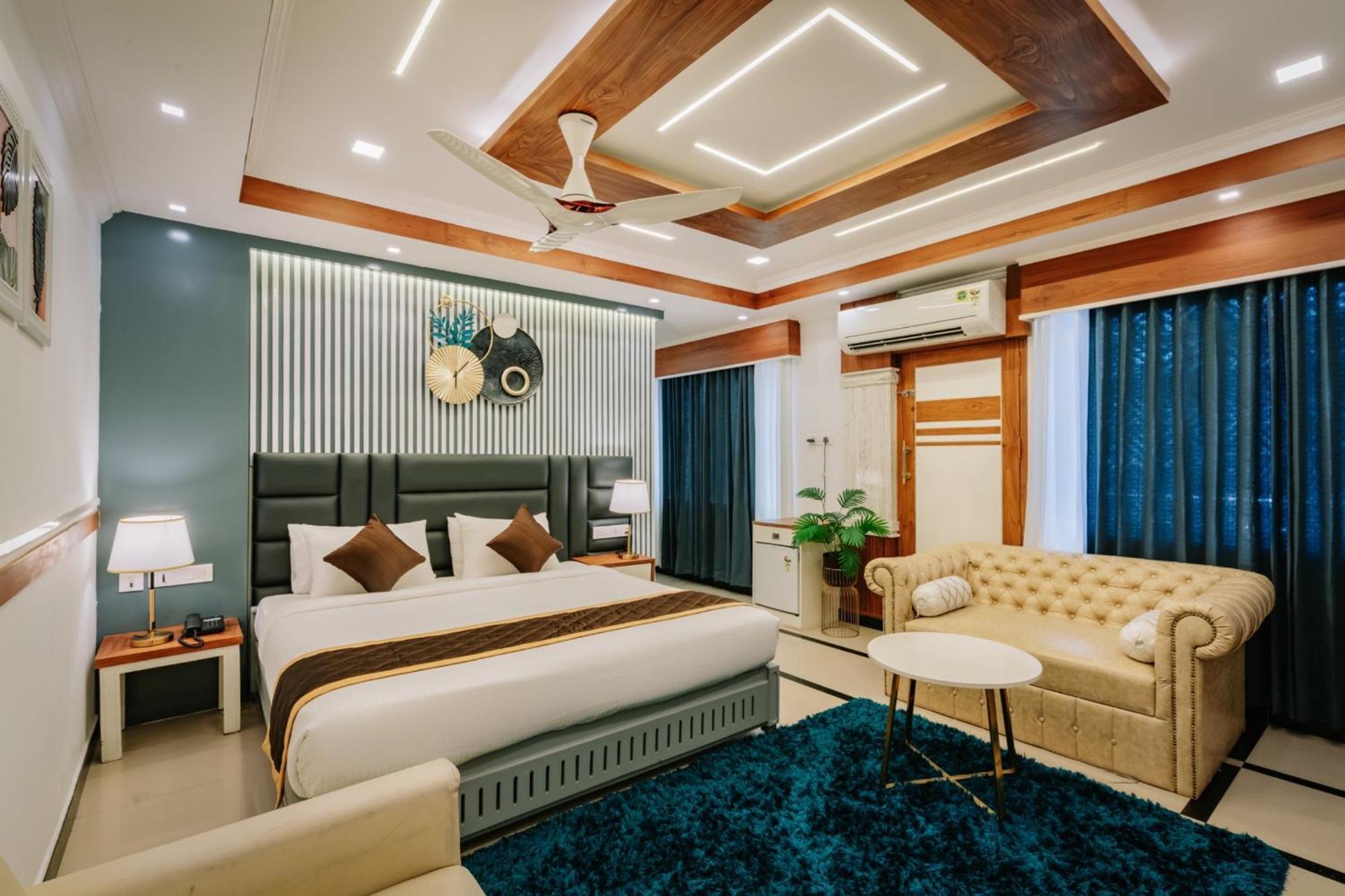 Excellency Airport Hotel Kochi Bagian luar foto